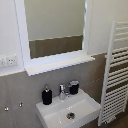 Zentrale Ruhige Lage Mit Parkplatz Und Terrasse Apartmán