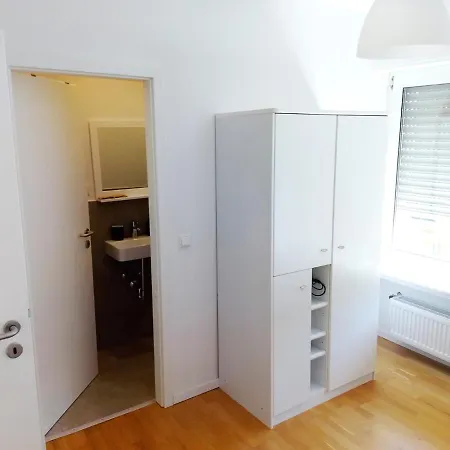 Zentrale Ruhige Lage Mit Parkplatz Und Terrasse