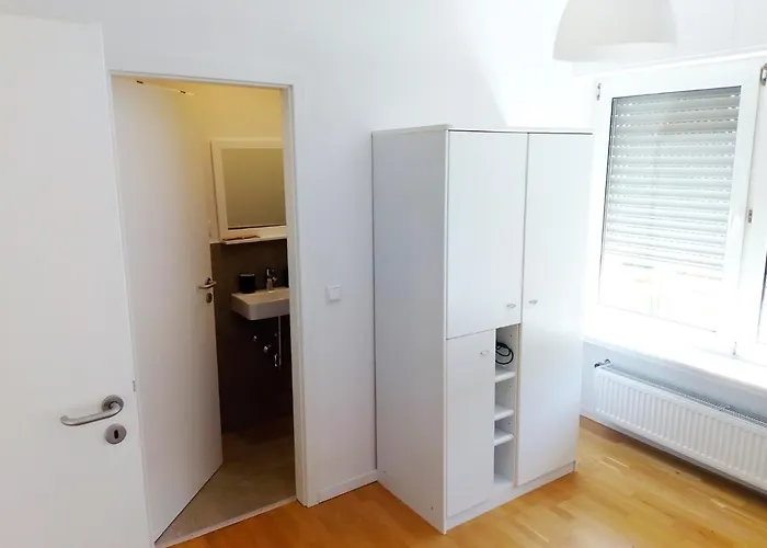 Zentrale Ruhige Lage Mit Parkplatz Und Terrasse